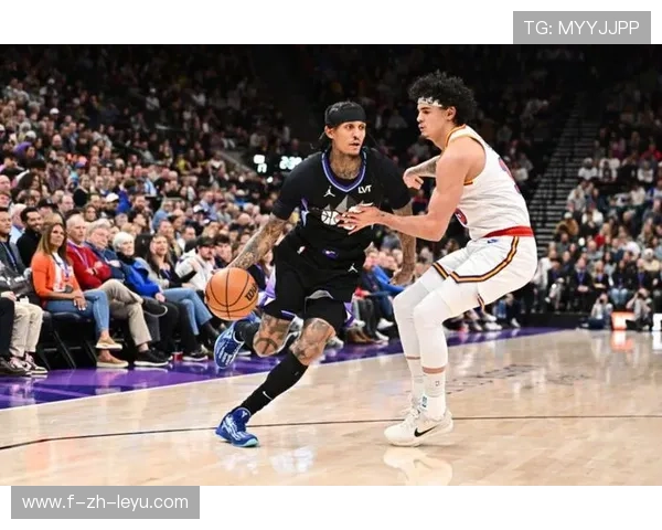 克拉克森连续命中三分,爵士 bench 火力拉满 克拉克森连续命中三分,爵士 bench 火力拉满