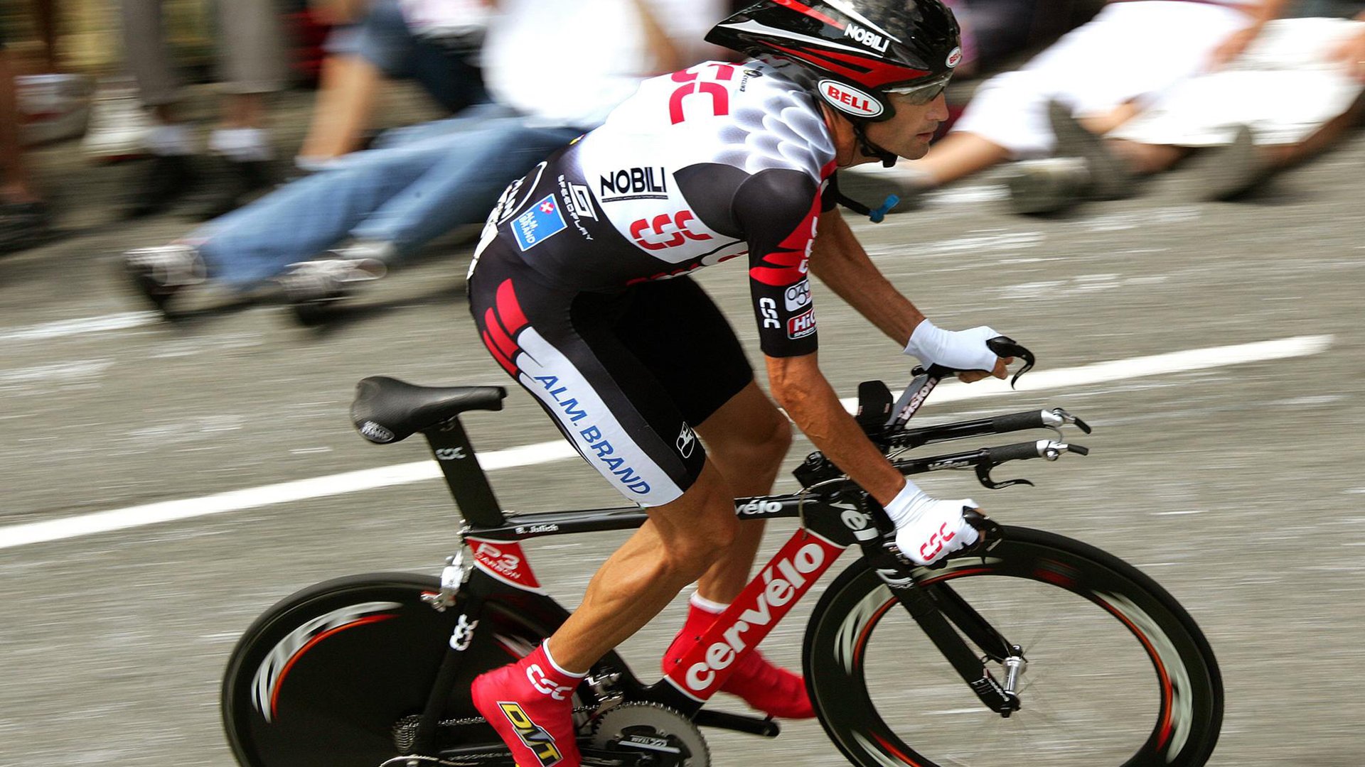 仰泳后程发力更加强劲，仰泳结束怎么站起来