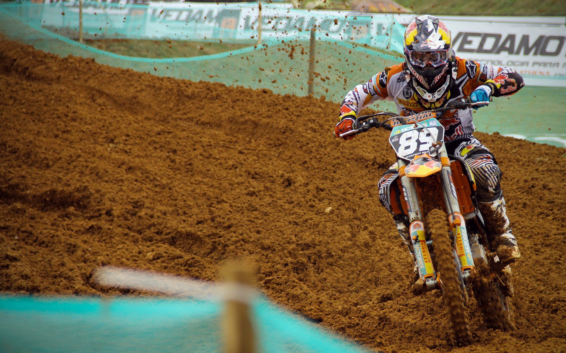 乐鱼电竞在线平台-萨默·麦金托什冲线瞬间引爆全场，麦金托什海报